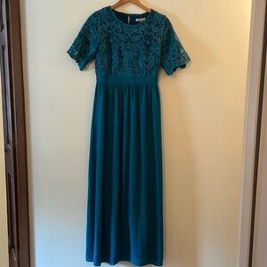 Polagram Elegant Teal Lace Maxi Dress